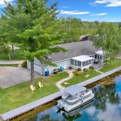Houghton Lake Getaway w/ Pontoon