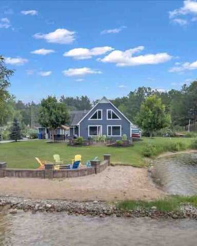 Island Cove A-frame home with sandy beach on Sage Lake