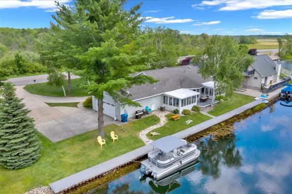 Houghton Lake Getaway w/ Pontoon - Image 1