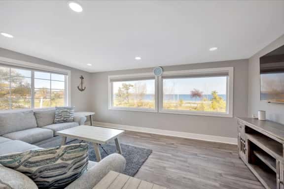 Lofts on Front St (3 bedroom) - Image 1