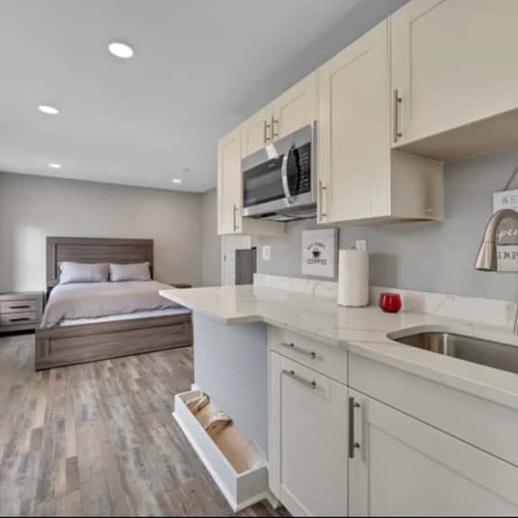 Downtown Studio Loft directly on Front St - Image 1